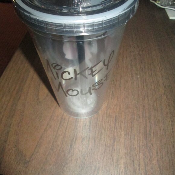 2 Disney Plastic Cups with straws - Picture 4 of 4